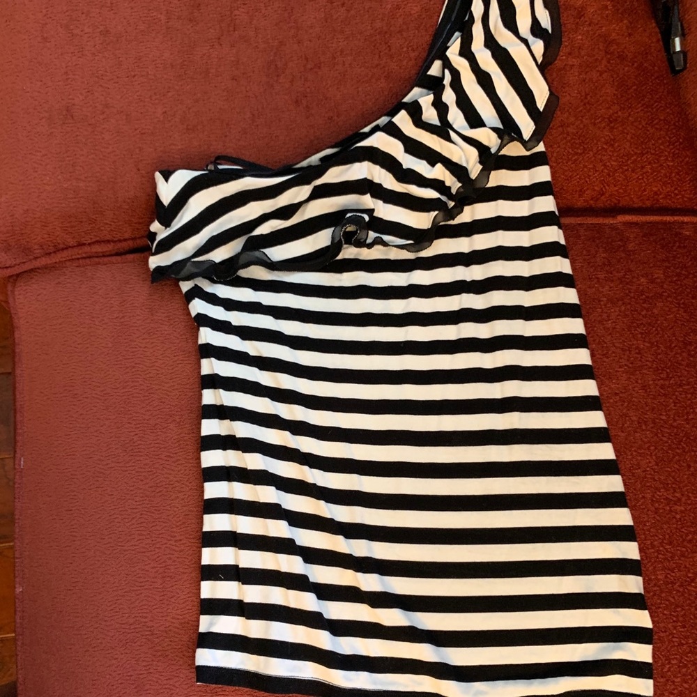 WHBM ONE SHOULDER TOP